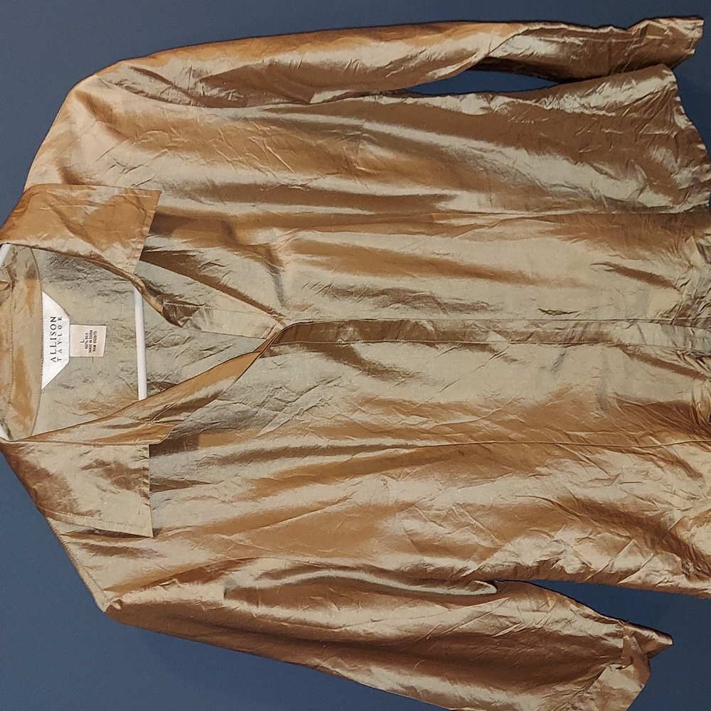 Allison Taylor gold silk fitted button down top Large